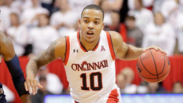 troy-caupain-cincinnati-1300-offense.jpg